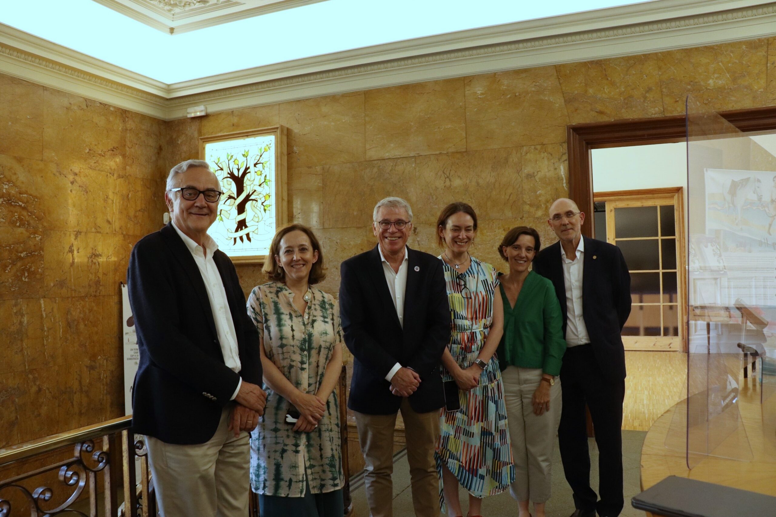 De izquierda a derecha, Miquel Puig, secretario de Asuntos económicos y Fondos Europeos de la Generalitat de Catalunya; Eloísa del Pino, presidenta del CSIC; Carlos Closa, vicepresidente de Organización y Relaciones Institucionales; Isabel Martínez, directora de Gabinete de la presidenta; Ana Castro, vicepresidenta de Innovación y Transferencia de Conocimiento; Luis Calvo, delegado institucional del CSIC en Cataluña. De izquierda a derecha, Miquel Puig, secretario de Asuntos económicos y Fondos Europeos de la Generalitat de Catalunya; Eloísa del Pino, presidenta del CSIC; Carlos Closa, vicepresidente de Organización y Relaciones Institucionales; Isabel Martínez, directora de Gabinete de la presidenta; Ana Castro, vicepresidenta de Innovación y Transferencia de Conocimiento; Luis Calvo, delegado institucional del CSIC en Cataluña.