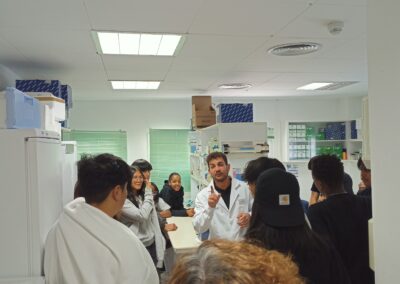 Visita de alumnado del Instituto escuela Elisabets al centro de investigación del CEAB CSIC.