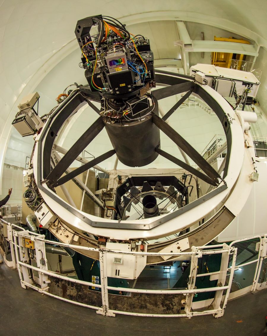 La càmera PAUcam instal·lada al focus primari del telescopi William Herschel (WHT) a La Palma, Espanya. Crèdits: PAUS. La càmera PAUcam instal·lada al focus primari del telescopi William Herschel (WHT) a La Palma, Espanya. Crèdits: PAUS.