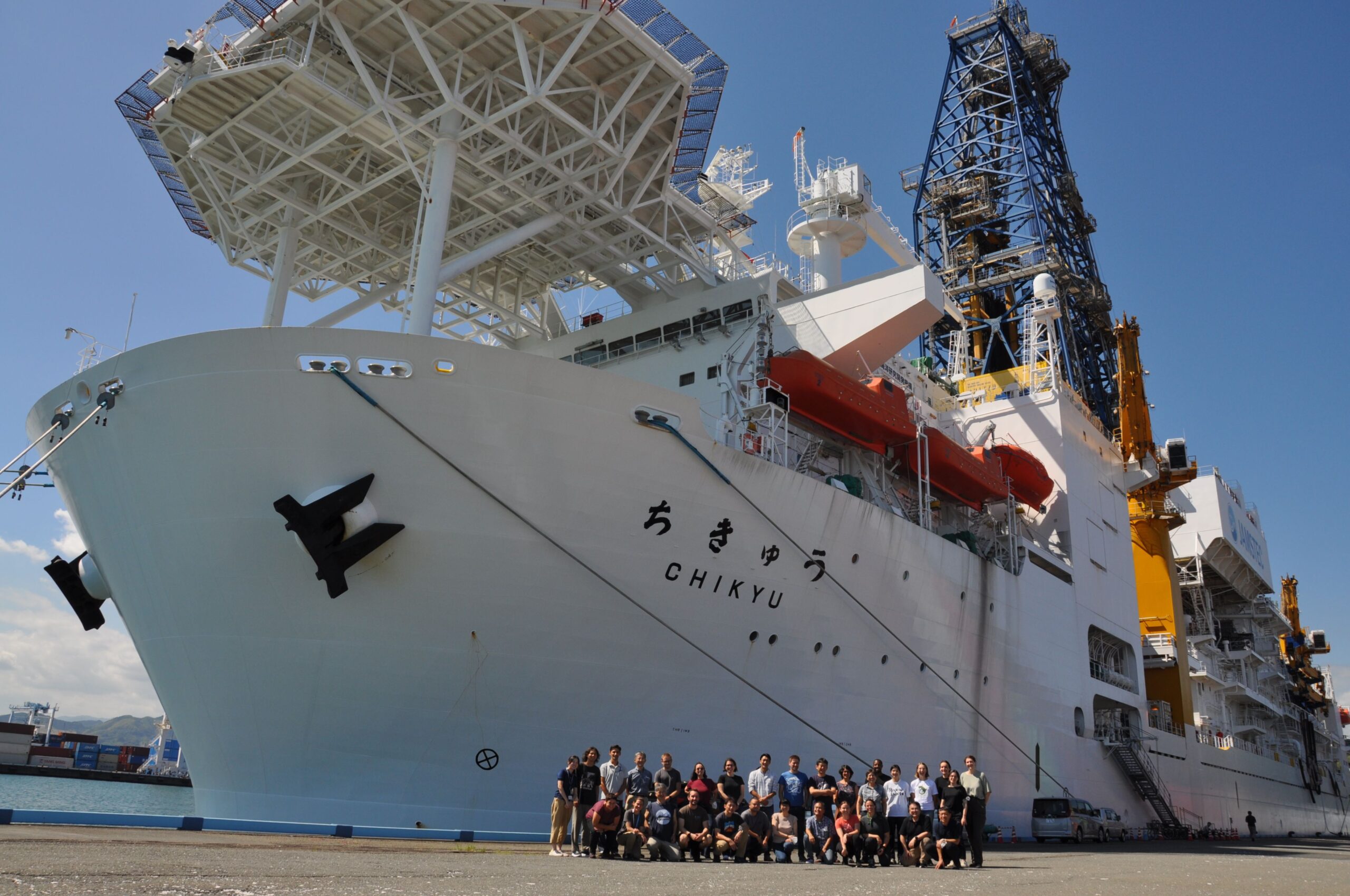 L'equip científic, abans d'embarcar al Chikyo (imatge de JAMSTEC/IODP). L'equip científic, abans d'embarcar al Chikyo (imatge de JAMSTEC/IODP).