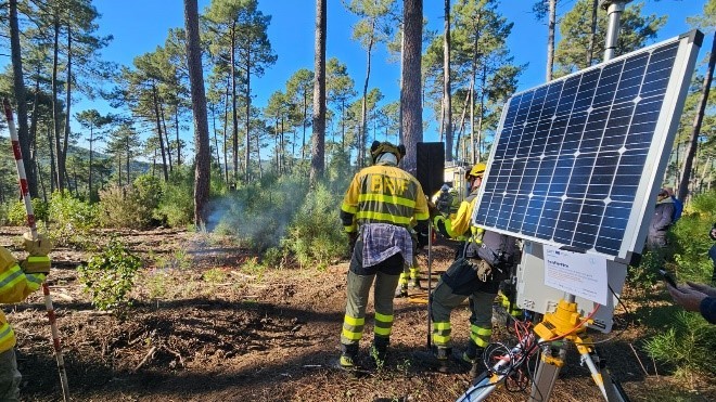 Módulos con sensores instalados en la zona piloto durante una quema controlada. / IMB-CNM Módulos con sensores instalados en la zona piloto durante una quema controlada. / IMB-CNM